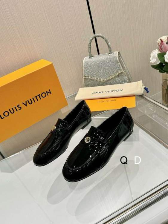 Picture of Louis Vuitton Shoes _SKULVsz35-40GDT100112775